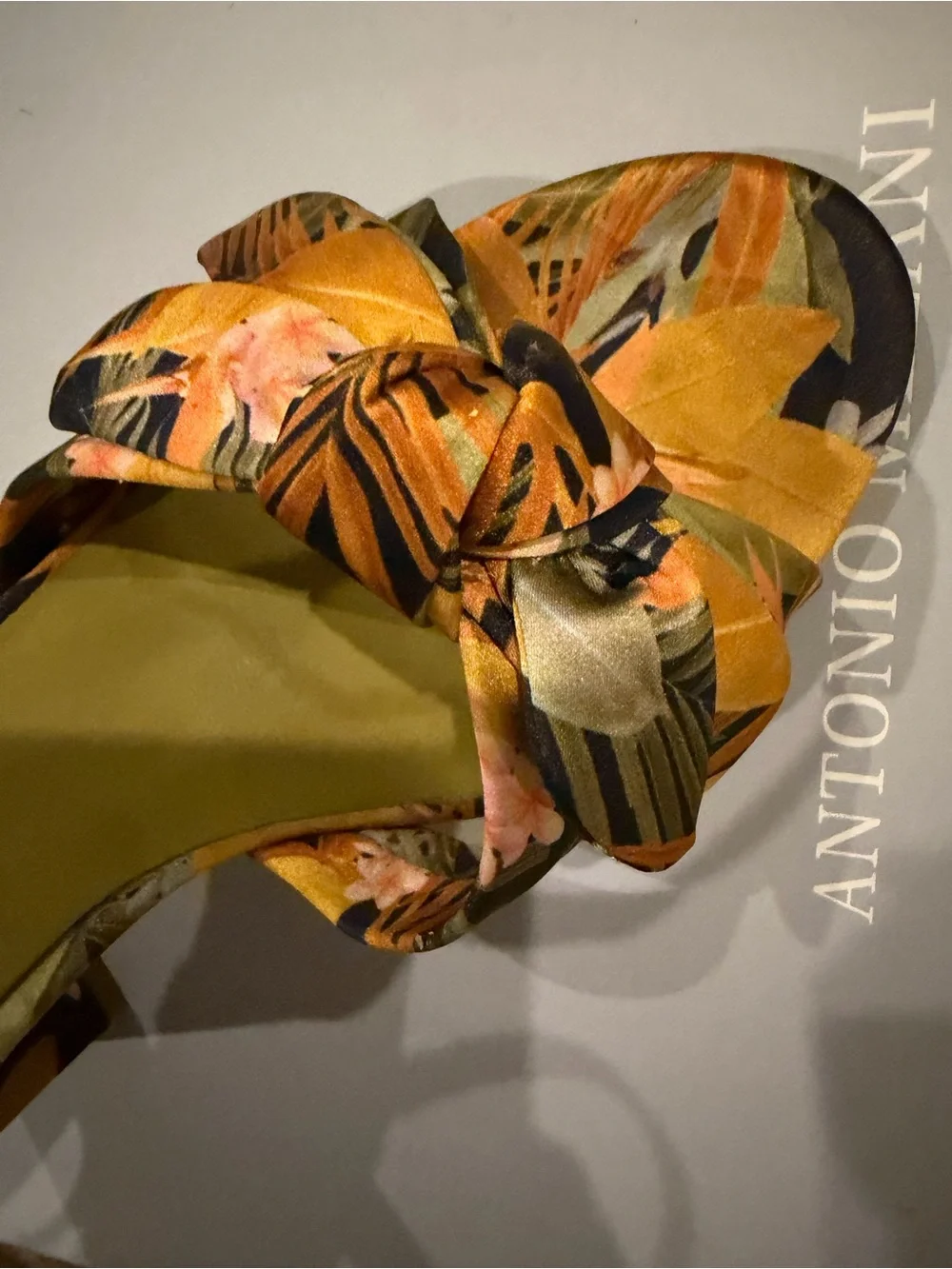 Antonio Melani Gybson Tropical Multi Color Size 7.5 M Knot Block Heel Sandal